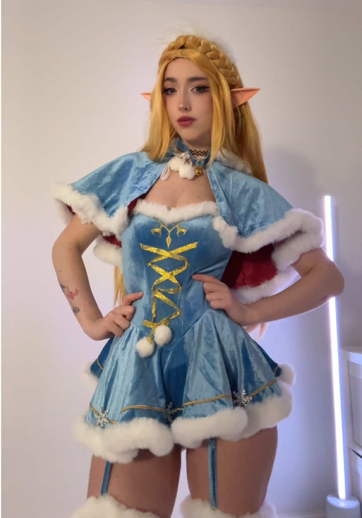 Christmas princess Zelda cosplay | lowkey forgot the lyrics :p #cosplay #cosplayer #zelda #zeldacosplay #christmascosplay
