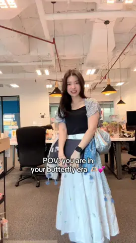 outfit salting hari ke sekian, suka banget ternyata sama outfit rok + outer gini 🥹💖. beneran looknya jadi kayak princesss, sangat recommended 👸🏼👑 #fyp #OOTD #officeoutfit #outfitinspo #petitefashion 