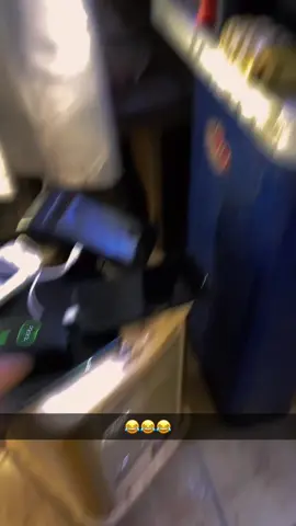 کاکە جاری مۆبایل مەینن جێمان نمایە 😂😂