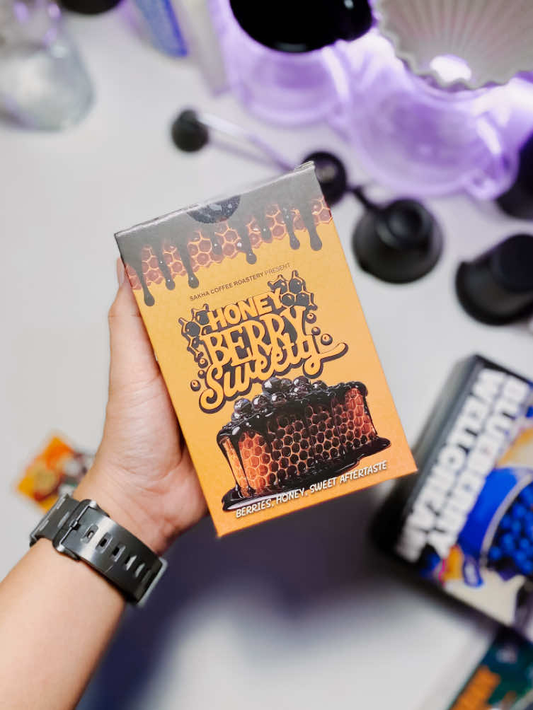 Soal rasa Honey Berry Sweety, aku update after brewing ya..  Biji Kopi Arabika Sakha Roastery Honey Berry Sweety ❤️  #coffee #v60_coffee #homebrew #roastery #specialtycoffee 