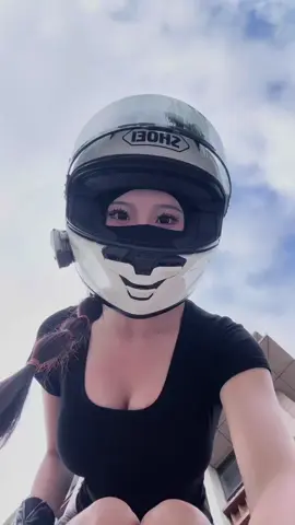 #ノルウェージャンフォレストキャット #バイクに乗る #女性がオートバイに乗る #楽天トラベルキャンペーン #バイクに乗る 