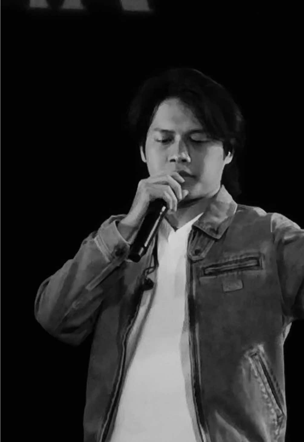 one smile from you & the world breathes again🪐༘⋆♡ #ronyparulian 