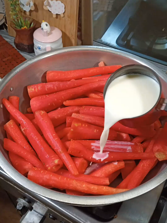Gajron Ko Kadookash Kiye Baghair Minutes Mein Gajar Ka Halwa Banayen | No Grate Carrot Halwa #gajarkahalwa  #winterdessert  #halwarecipe  #dessertrecipe  #carrothalwa 