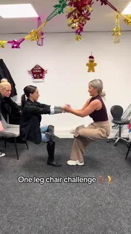 New one leg chair challenge 🪑🦵😂 Laura’s hand though under Sophie’s bum 🤷🏼‍♀️🤷🏻‍♀️🤣  #newchallengetiktok #newchallange #challenge #foryou #viral 