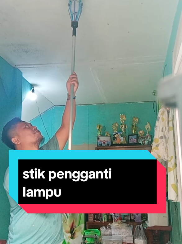 cara praktis ganti lampu mati ada di keranjang kuning #guncang1212 #tongkatlampu #tongkatpenggantilampu #stikpenggantilampu 