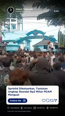 Sprinlid Dikeluarkan, Tuntutan Ungkap Skandal Rp2 Miliar PDAM Menguat.  Dugaan penyimpangan transfer Rp2 miliar di Perumdam Tirta Darma Ayu memasuki babak penting. Kejaksaan Negeri (Kejari) Indramayu pada Kamis (27/11/2025) resmi mengeluarkan surat perintah penyelidikan (Sprinlid), menandai dimulainya proses hukum atas kasus yang memicu keresahan warga. Kepastian ini disampaikan Kasi Pidsus Kejari Indramayu, Endang Darsono, langsung di hadapan massa Aliansi Topi Jerami (ATJ) yang berunjuk rasa menuntut penegakan hukum. “Hari ini kami sudah menerbitkan Sprinlid,” tegas Endang di depan peserta aksi. ATJ mendesak Kejari mengusut tuntas Direktur Utama Perumdam TDA, Nurpan, yang dinilai paling bertanggung jawab atas dugaan aliran dana tersebut. Tidak berhenti di Kejari, massa bergerak ke DPRD Indramayu menuntut pembentukan Panitia Khusus (Pansus) PDAM untuk penyelidikan terbuka dan menyeluruh. Dengan Sprinlid sudah terbit, tekanan publik semakin kuat. Masyarakat kini menunggu langkah tegas Kejari dan respons DPRD atas tuntutan pengusutan dugaan penyimpangan dana di tubuh BUMD air minum tersebut. #jawaratjimanoek #indramayuviral #indramayupride🏴‍☠️ #pdamindramayu #aliansitopijerami 