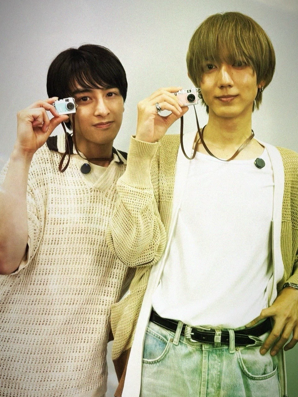 『２５時、赤坂で Season２』 U-NEXTで独占見放題配信中💁‍♀️ 駒木根葵汰さん 新原泰佑さんに トイカメラを使って ドラマの撮影現場で フィルム風写真を撮ってきてもらいました🎞️ BGM♪  #SIRUP『KIRA KIRA』 #ドラマ25時赤坂で @25ji_akasakade #駒木根葵汰 #新原泰佑 #ドラマ #国内ドラマ #japanesedrama #UNEXT #テレ東