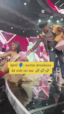 cie cie ibu ketua sudah hapal warna kesukaan pak ketua 🤣🤣🤣gemes @APINGG @DA7 DEDE APRIL @da7_robi #fyp #fyppppppppppppppppppppppp #robida7 #aprilda7 #Ropril 