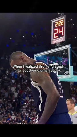 ‘Just’ a pick-and-roll with Steph and LeBron 🤯🔥#lebron#stephcurry#NBA#fyp 