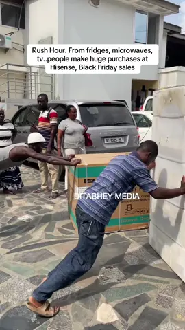 Tension arise as people troop in at Hisense for their Black Friday sales  #blackfridaysales #hisense #ditabhey #blackfriday 