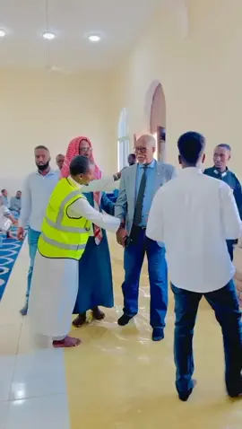 senator Siciid siyaad shirwac#cadaado_carfoon🤍💚💙 #galmudugnimo💙🤍💚 #somalia🇸🇴 #foryoupage #Al_Cadaala_production🎥📸 