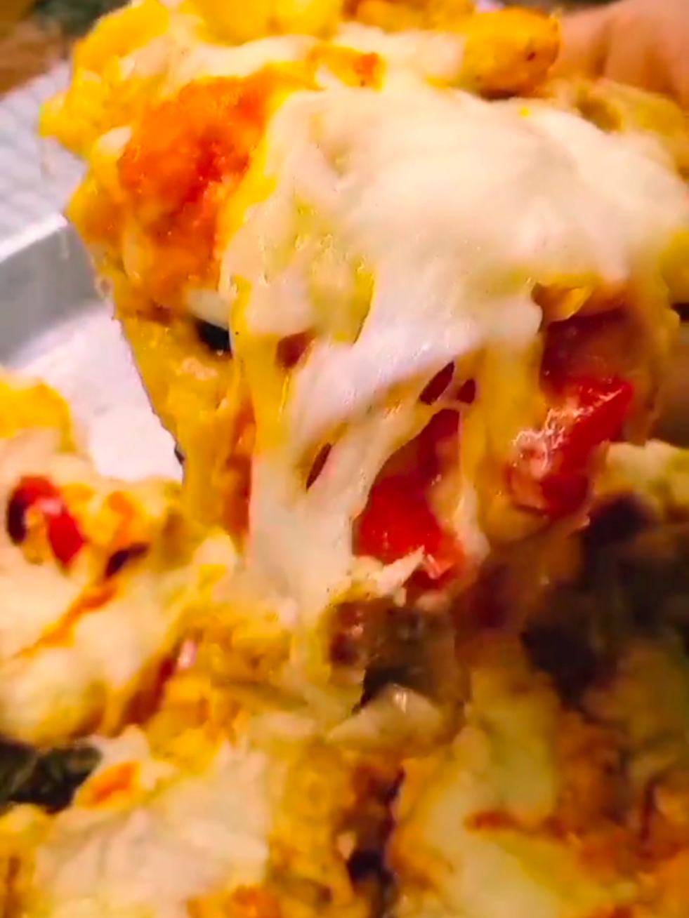 ليه نعملها في البيت لما ممكن نشتريها أسهل 🤭😂 . . . #بيتزا #طبخ 