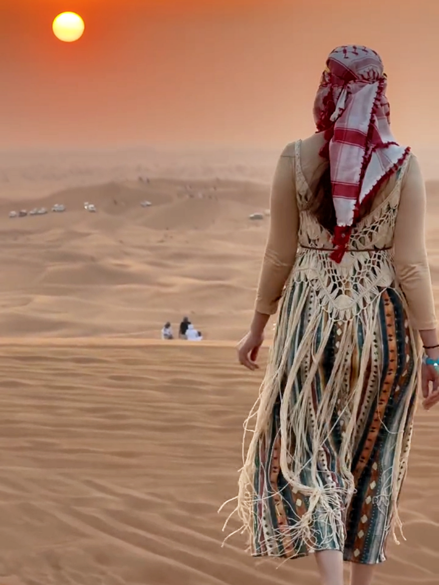 سفاري صحراء دبي 🏜️✨ لحظات جميلة ورائعة شاهدوا وشارِكوا مع أصدقائكم واشتركوا في قناتنا على اليوتيوب 🔔 الرابط في البايو #dubaidesertsafari  #falconexperience  #desertvibes  #travelviralvideo  #exploredubai 