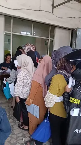 Alhamdulillah... bansos blt dari pemerintah pusat telah Cair..sekarang antrean dikantor pos..#bansoscair2025 