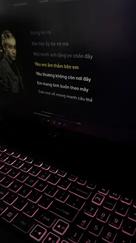 Yêu thương không còn nơi đây… #amthambenem#sontung#nhachaymoingay#lyrics#chamvaotim 