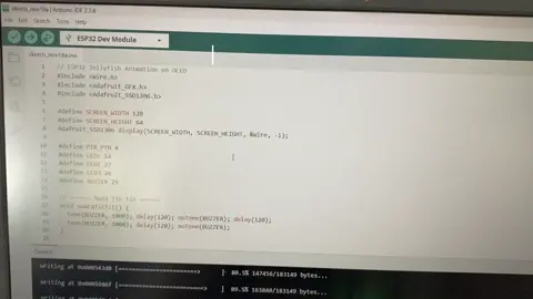 📌 PROJEK MINI 3 Judul Proyek “Sensor Gerak (PIR), OLED, LED, dan Buzzer Berbasis ESP32” Nama Kelompok Dini Karina – BP 046 Thasya kusnaidi– BP 018 Tujuan Proyek Menggunakan sensor PIR untuk mendeteksi gerakan. Menampilkan kondisi gerakan pada layar OLED dalam bentuk gambar. Melatih penggunaan output simultan yaitu LED, OLED, dan buzzer. Mengembangkan pemahaman integrasi beberapa komponen dengan ESP32. Melatih kreativitas dalam membuat sistem alarm sederhana. Kegunaan Alat Untuk mengetahui cara kerja sensor gerak sebagai pendeteksi manusia atau objek. Sebagai simulasi sistem alarm sederhana berbasis ESP32. Untuk memahami cara menampilkan gambar pada OLED. Menambah pemahaman sinkronisasi antara sensor, LED, dan buzzer. Sebagai latihan dasar sistem keamanan otomatis. Alat dan Bahan 1 × ESP32 1 × Sensor PIR 1 × OLED 128×32 (I2C) 3 × LED (Merah, Kuning, Hijau) 1 × LED berkedip (untuk mode tidak ada gerakan) 1 × Buzzer Kabel jumper Breadboard 📌 Penjelasan Cara Kerja Projek 1. Ketika Ada Gerakan (Sensor PIR Aktif) Ketika sensor PIR mendeteksi adanya gerakan, ESP32 menerima sinyal HIGH. Kemudian ESP32 menjalankan 3 aksi utama: a. OLED Menampilkan Gambar 1 Bergerak OLED akan menampilkan Gambar 1, yaitu gambar yang menandakan objek sedang bergerak. Biasanya berupa ikon atau gambar sederhana. Gambar ditampilkan berulang/berkedip sehingga terlihat seperti animasi bergerak. b. 3 LED Menyala Seperti Running LED LED akan menyala secara bergantian dari kiri ke kanan. Contoh urutan: LED Merah → LED Kuning → LED Hijau → ulang lagi. Efek ini disebut running LED, yang melambangkan adanya aktivitas atau gerakan yang terdeteksi. c. Buzzer Berbunyi Nada Doraemon Buzzer mengeluarkan nada dengan urutan nada sederhana yang menyerupai lagu Doraemon. Nada ini menjadi tanda bahwa gerakan telah terdeteksi. Bunyinya lembut dan berpola seperti melodi pendek Doraemon.