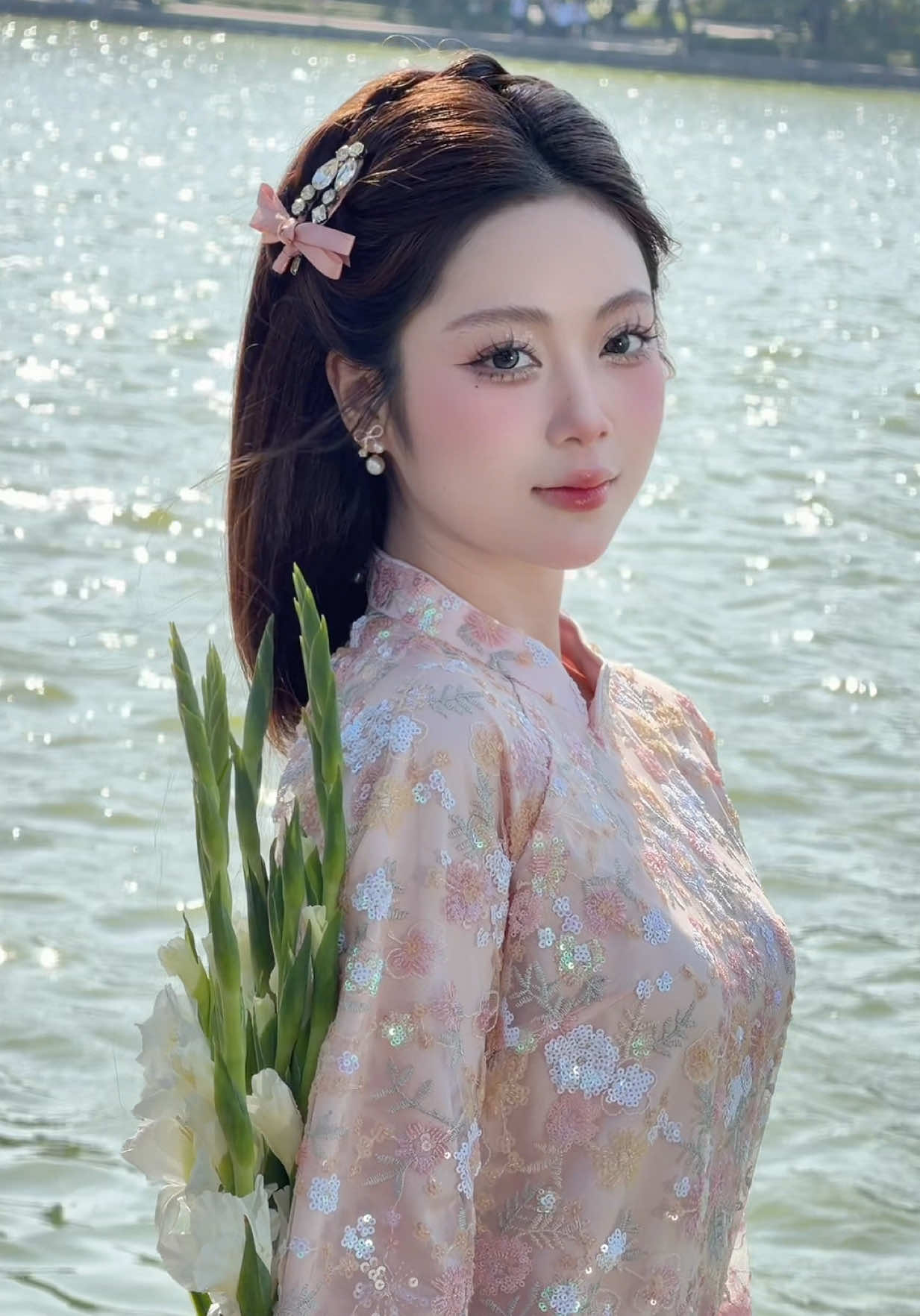 Hà Nội của tôi lúc này đẹp quá ✨ Khách make chụp áo dài thơ lắm lắm 💕 #makeupaodai #chupanhaodai #makeuphuongchanel #cackieutocdep #viral @Chuyên viên team Huong Chanel 