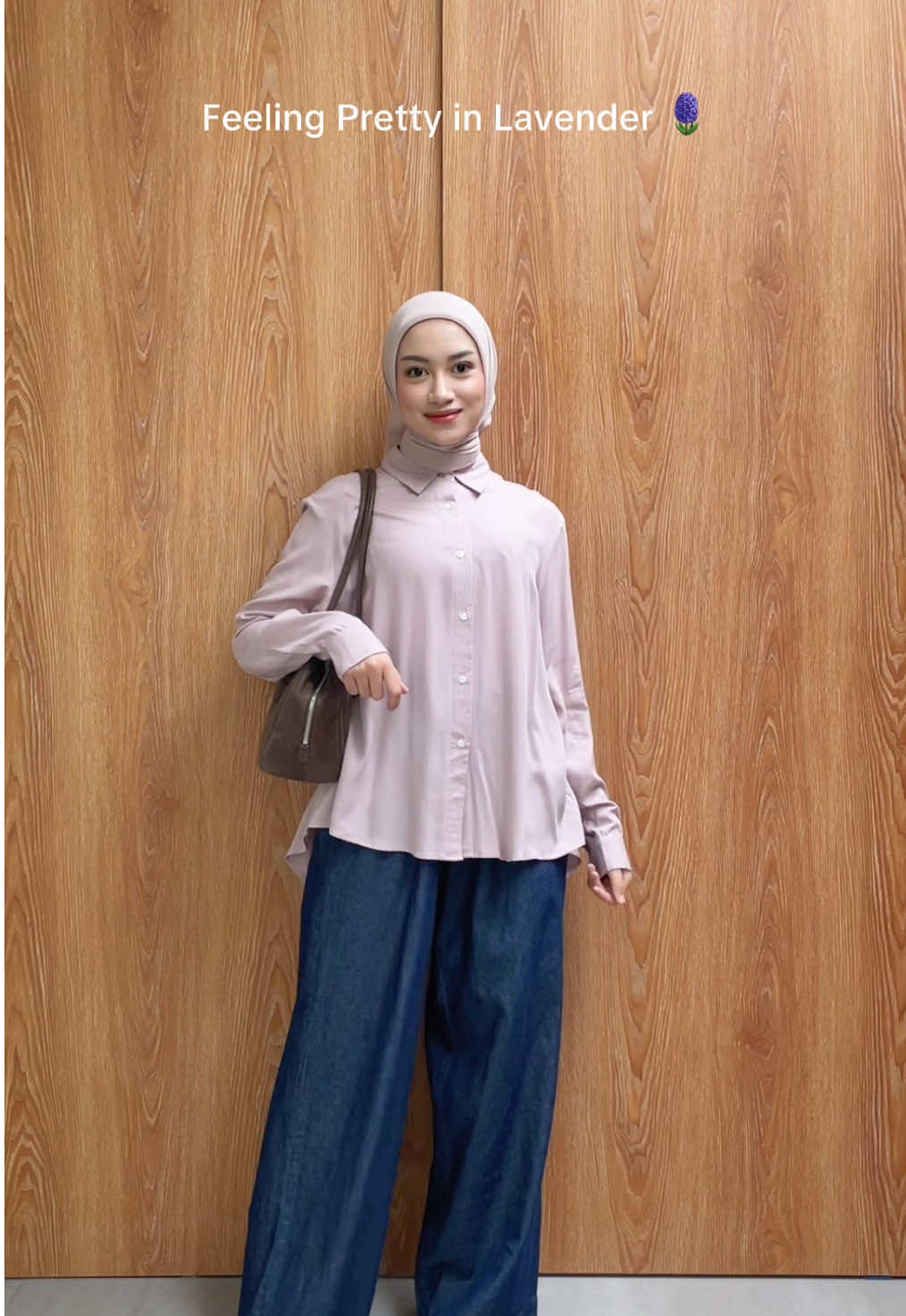Lavender mood kind of day—my favorite shade, my favorite comfort. #lavender #kemejawanita #fyp #fitchecks #hijabchic 