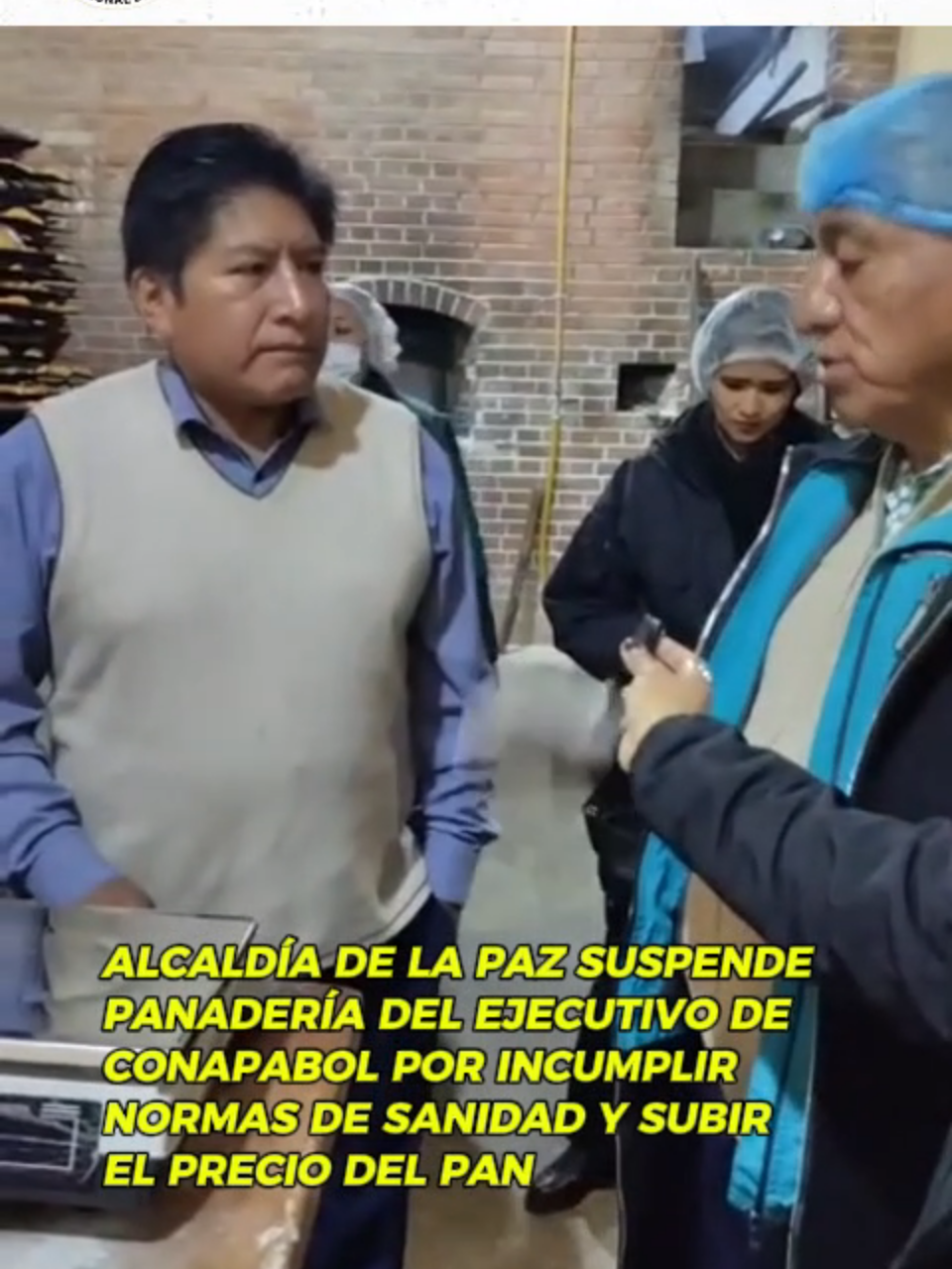 La Alcaldía de La Paz suspendió la panadería de Rubén Ríos, dirigente de #conapabol, tras verificar falta de inocuidad y el intento de vender pan a 80 centavos 🥖🚫. El operativo se realizó la madrugada de este jueves. #LaPaz #Marraqueta #Pandebatalla #ControlMunicipal #sanidad #RadioIllimani #RedPatriaNueva
