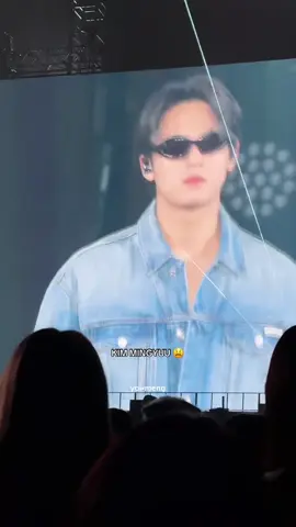 Kim mingyu on the big screen 😫😫 #mingyu #kimmingyu #seventeen17_official #fyp #foryoupage 