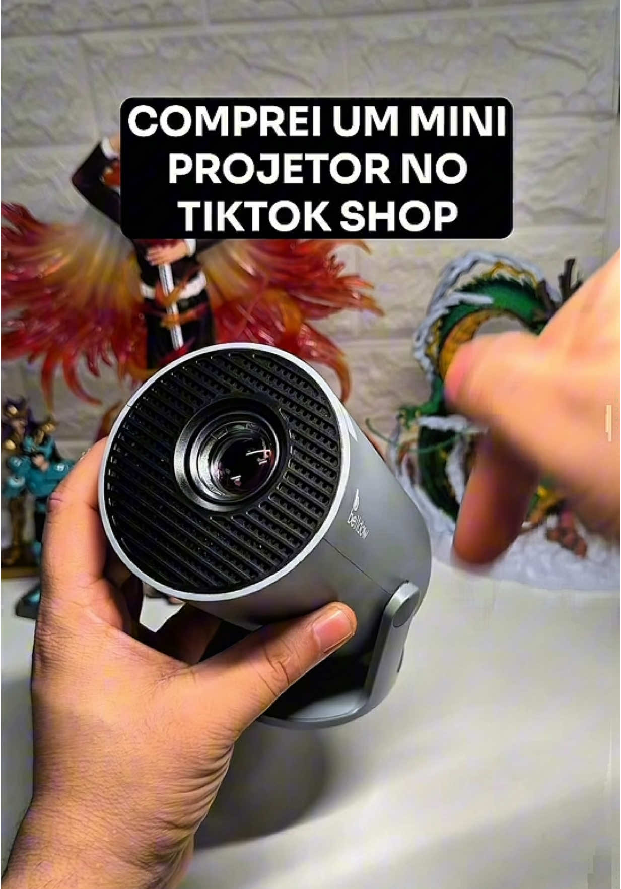 Comprei esse novo mini projetor barato e poderoso 🤩 #tiktokshop #tiktokshopchegou 