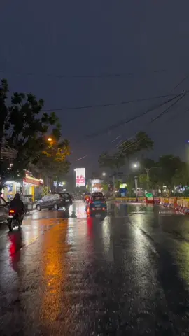 sewaktu itu hujan di batu🙂🍂 #batu #kotabatu #batuvibes #batumalangjatim #batuhujan 