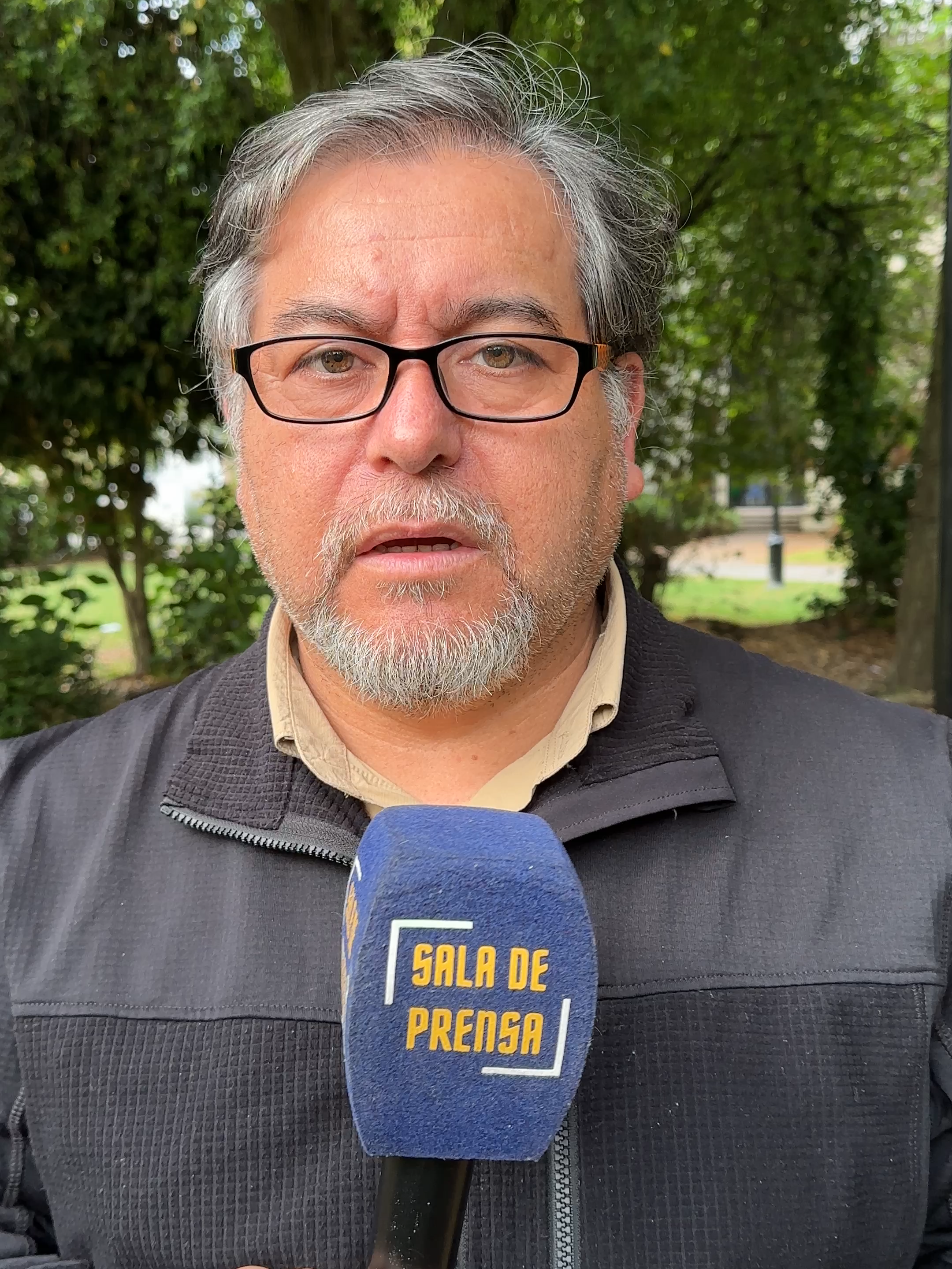 Cae banda de robo en Valparaíso: 8 de los 10 detenidos eran CARABINEROS ACTIVOS al momento de los delitos Carabineros de la región de Valparaíso, en conjunto con la Fiscalía, detuvo a 10 personas integrantes de una organización criminal dedicada al robo de vehículos en la zona, de las cuales ocho estaban vinculadas a la policía uniformada, quienes utilizaban su cargo para sustraer piezas de vehículos bajo custodia tras procedimientos y usaban información de denuncias para cometer ilícitos; los delitos investigados incluyen cohecho, corrupción, hurto y receptación de vehículo motorizado, y se dispuso la baja administrativa de todos los involucrados que eran carabineros activos al momento de los hechos. #carabineros #corrupción #robo