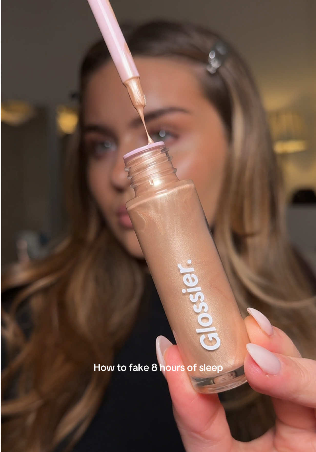 My favourite bright under eye hack using highlighter under concealer ✨✨✨ @Glossier @Westman-Atelier @Huda Beauty #makeup #makeuphacks #brightundereye #highlighterhack 