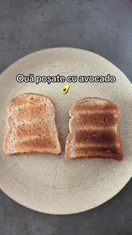 Din seria micul meu dejun preferat 🥑  • 2 felii paine integrala  • 1 avocado • 2 oua • sare • putina zeama lamaie  #micdejun #avocado #egg #FoodLover #breakfast 