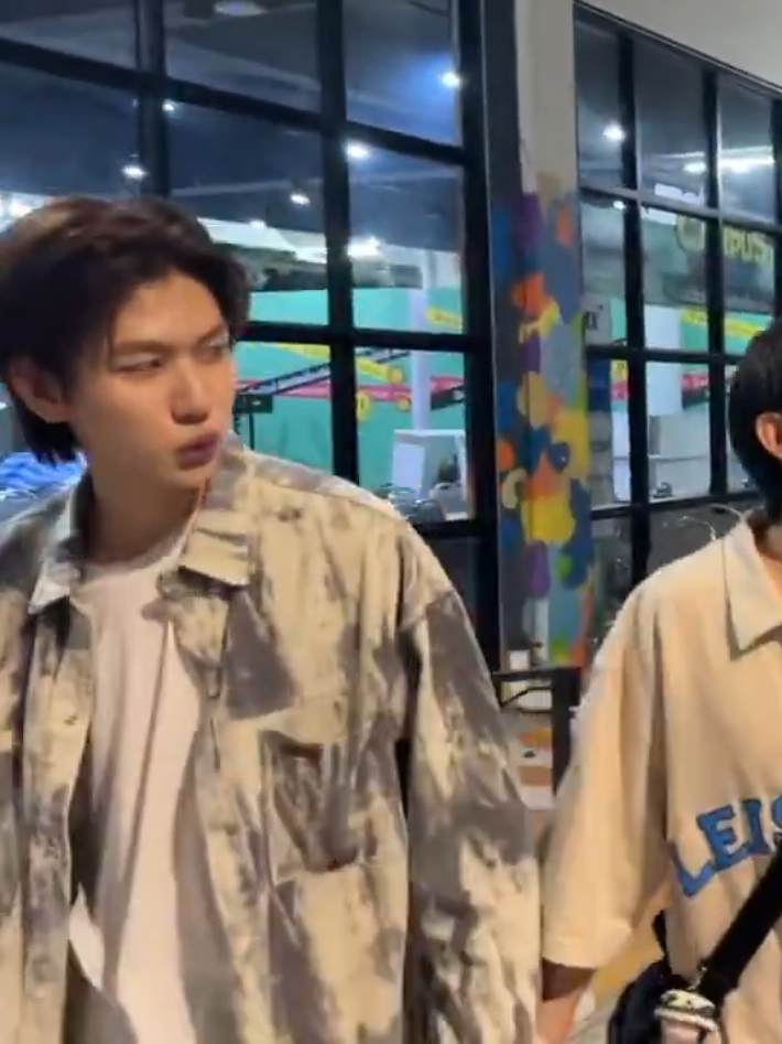 dedek paul sayang papa dan mama ya nak? 🥰🫶🏻 gemas sekali keluarga kecil dadakan ini #aunstamp #UnNapat #stamp_panachkorn #tananloh #gmmtv @napat_un @Stamp_panachkorn @พอลโล 