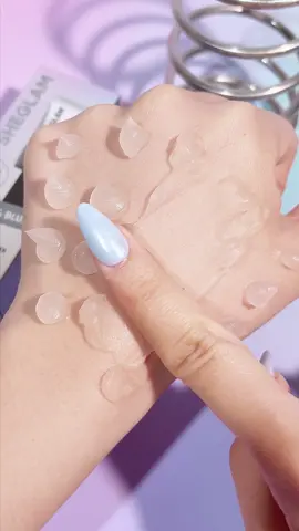 A clear primer that blurs and mattifies 🔍 ID: 165869699 #PoreBlurring #PrimerMagic #MakeupPrimer #FlawlessSkin #SoftMatte #BlurEffect #SmoothFinish #MatteMakeup #SHEGLAMMusthaves #SHEGLAM #Blackfriday #blackfridaySale #blackfridaydeals