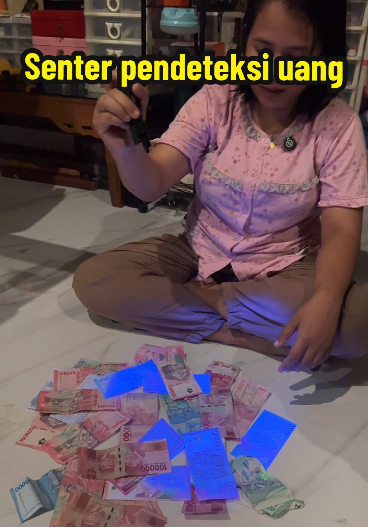 Lampu senter uv untuk mendeteksi keaslian uang #lampuuv #senyeruv #senterultraviolet #alatpemdeteksikeaslianuang #senteruvpendeteksiuanb