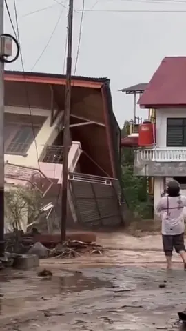 Sumbar butuh doa dan bantuan kita semua...  #banjirsumbar #banjirpadang #banjir 