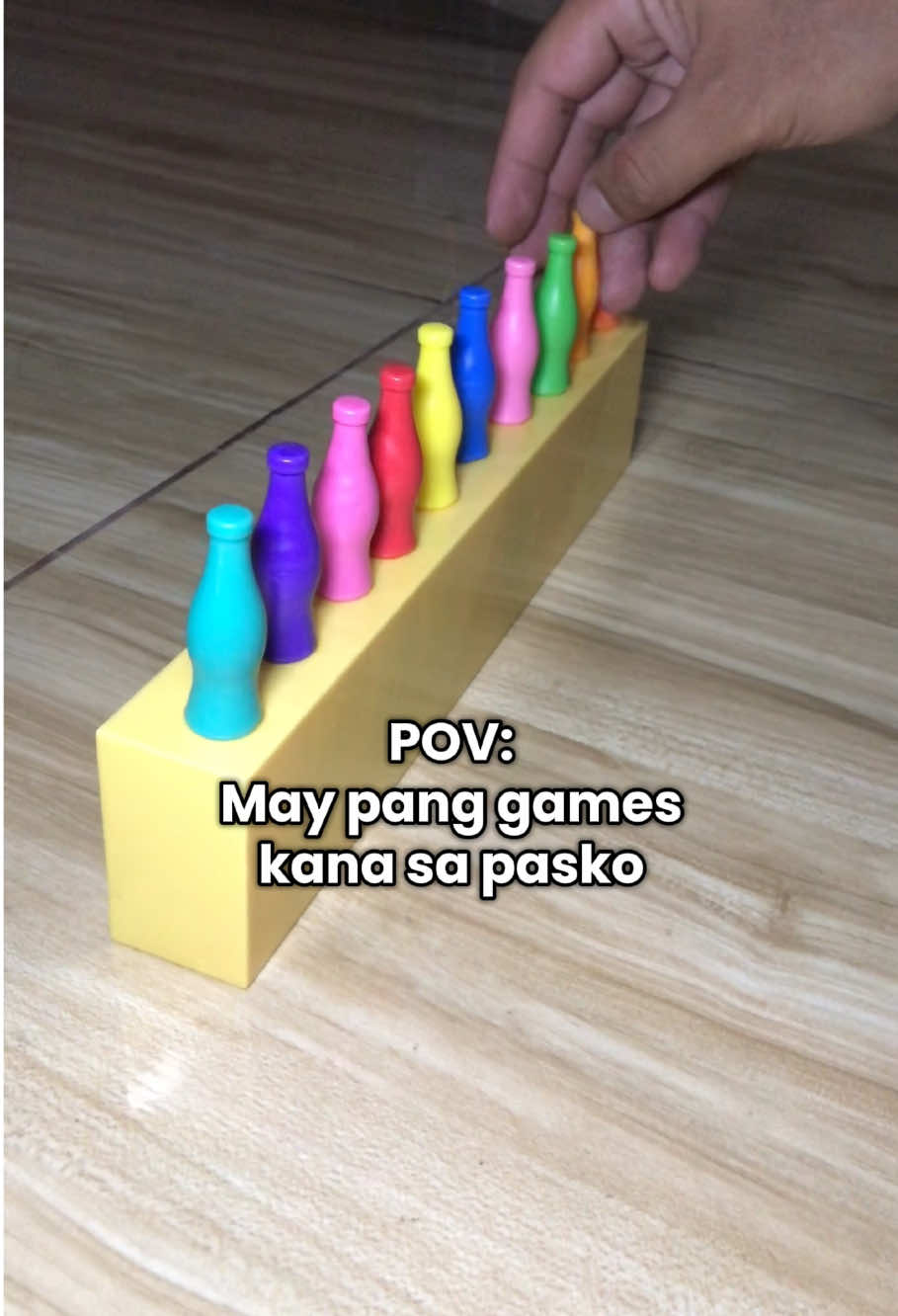 Aliw na aliw na nga kaming dalawa lang, panu pa kaya kung marami na.. Masaya toh lalo na kung mga batang kasama .. #memorygame #christmasgames #educationaltoy #educationalgames #bottlematchinggame 
