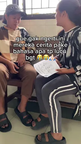 gue nangis karena ga ngerti mereka ngomong apa tapi pengen nimbrung woyw 😭 sunda apa sih dia? gak ngerti 😭🙏🏻 #fyp #fypシ゚ #viral #gosip #ibuibu 