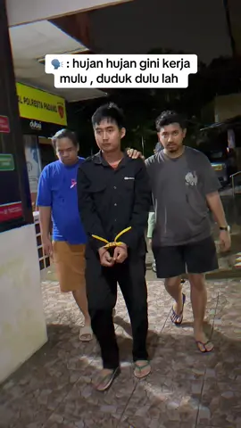 Main hujan hujanan bersama pelaku pencurian brankas dengan kerugian diatas 50 juta #pencurian #timklewangpolrestapadang #tim1klewang #fyp #CapCut 