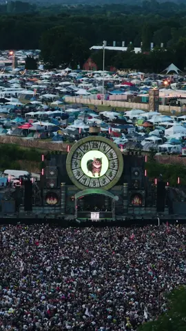 Imagine seeing your cat at a festival 😹💚 @oiiacat_ethel #festival #electronicmusic #meme #cat #wandwmusic 