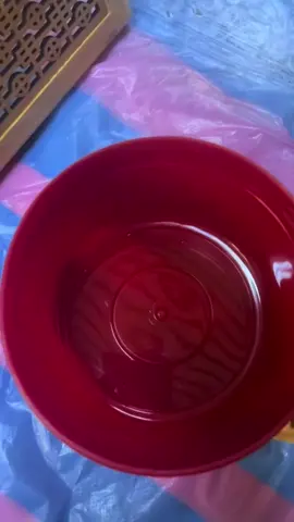 حلوى بحرينية من يد أم عبدالله الحلوى ٢ كوب سكر و٢ كوب ماء و ٢ ملعقة كبيرة ط نشأوشوية هيل وزعفران وماء ورد ومكسرات و ملعقة ط سمن