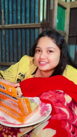 বউকে লুকিয়ে লুকিয়ে খাওয়ানোর মধ্যে প্রতিটা স্বামীর আলাদা একটা মনের শান্তি কাজ করে❤️❤️❤️