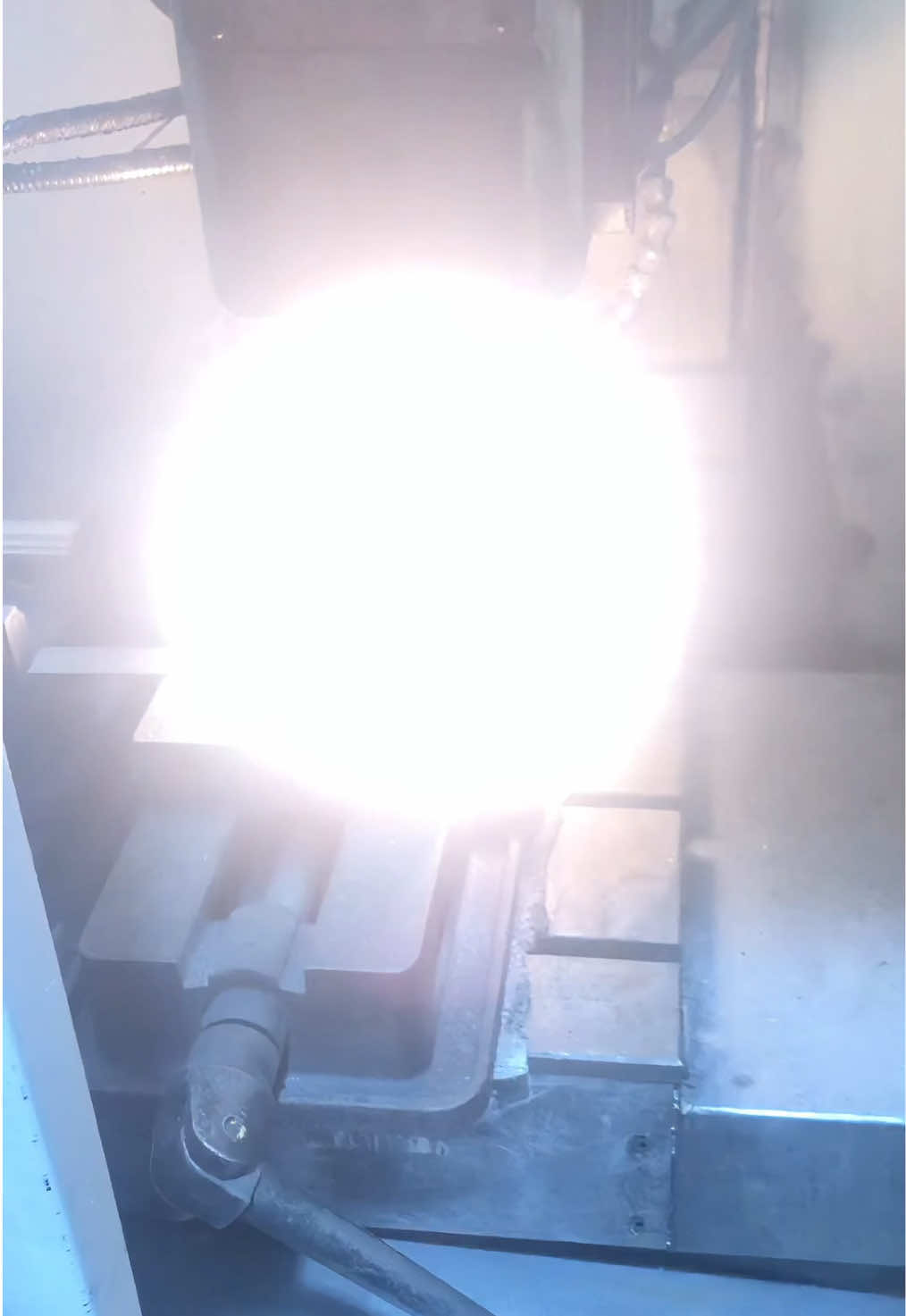 my eyes ! #cnc #cncmachining #machining #cncmilling #cncturning           