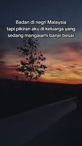 ya Allah lindungi lah keluarga aku yg di Medan, semua benda boleh hilang terendam banjir, asal jangan keluarga ku yg kenapa2. #musibah #banjirbandang #medan 