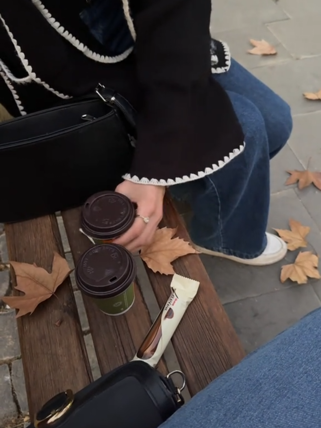 ما بتضر القهوة عالرصيف مو هيك؟!🤎✨ @𝓓𝓾𝓪 #nizipgaziantep #coffetime 