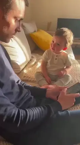 Quand papa est TROP honnête 😭👶📱#baby #bebes #humour #papa #pourtoii 