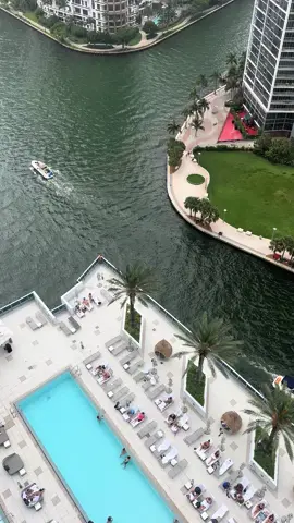 This hotel was everything! #30thfloorview😍😍 #kimptonhotels #miami #สปีดสโลว์ #fypシ゚viral 
