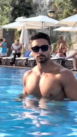 نقفل جميع الترندات 😉 #احمدارزوني #fypシ #viral #fyp #dubai 