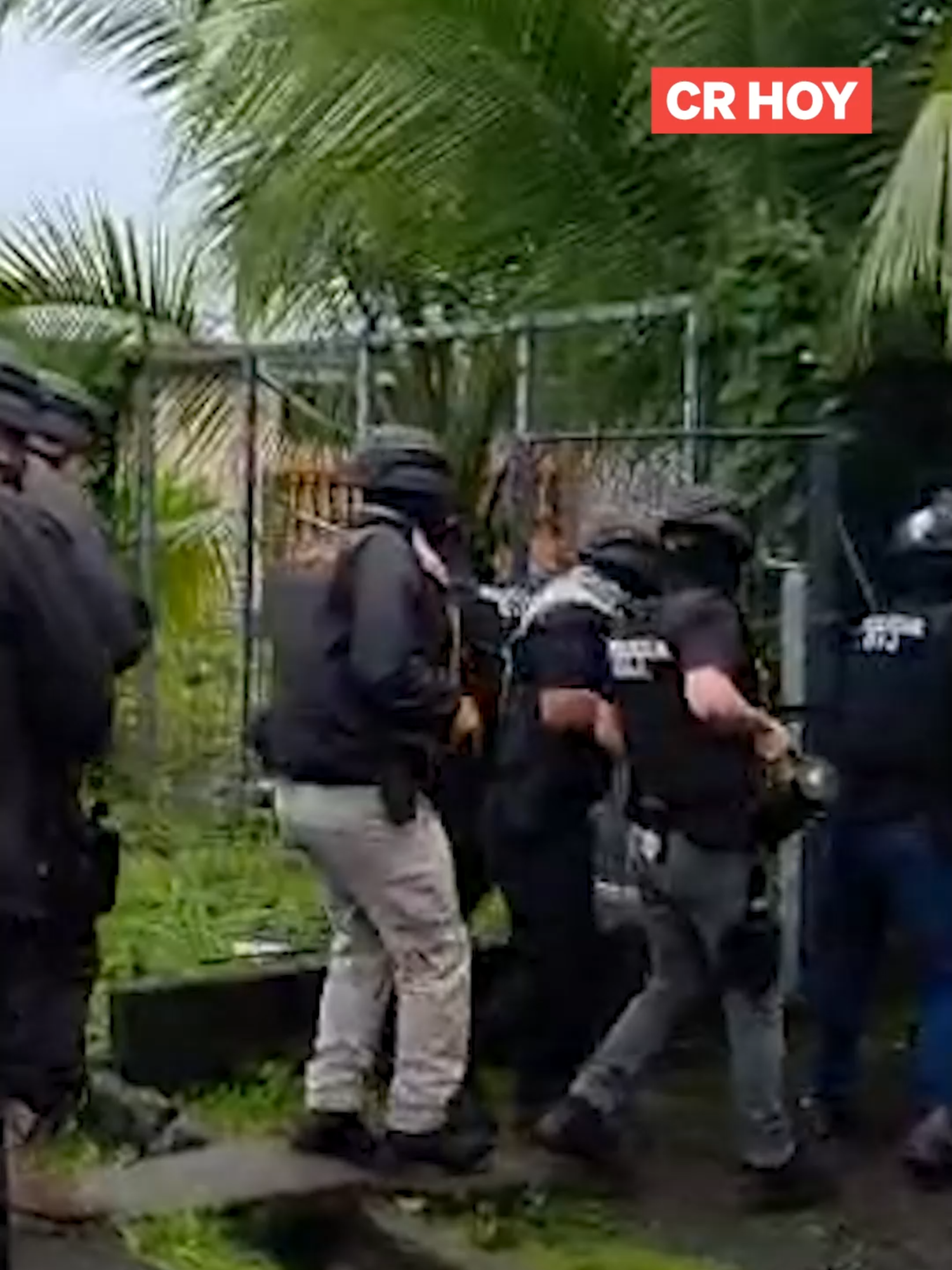 #Nacionales | 👉 Agentes del OIJ de Siquirres realizaron un allanamiento, la mañana de este miércoles, para detener a un sospechoso de venta de drogas que se ocultaba en una casa a escasos 100 metros de la delegación de la policía judicial.