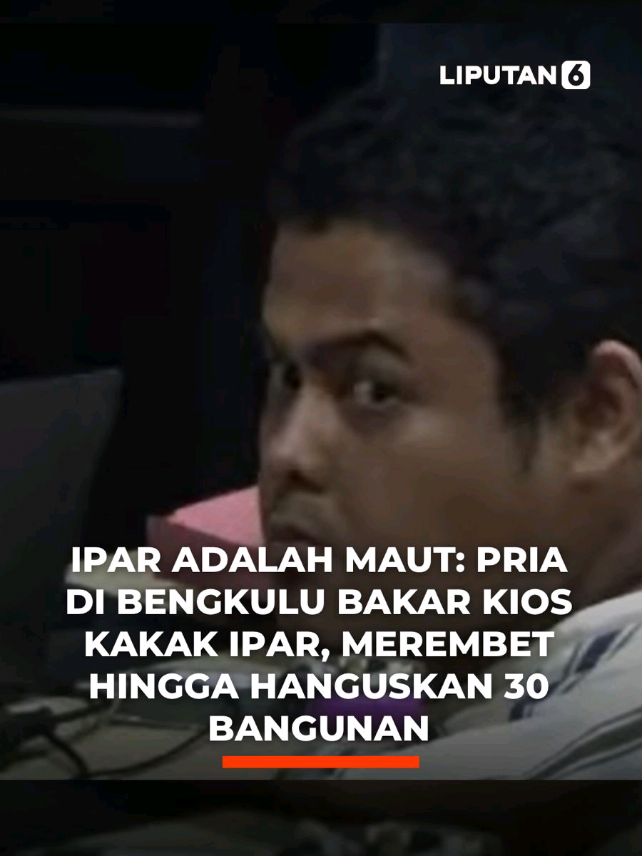 Seorang pria berinisial FS di Bengkulu nekat membakar kios milik kakak iparnya di Pasar Karmia Jaya karena dendam pribadi setelah sebelumnya terlibat cekcok, namun aksinya yang terekam dan viral di media sosial itu justru memicu kebakaran besar yang merembet dan menghanguskan sekitar 30 kios lain. Polisi kemudian menangkap FS, dengan Kasubnitpidum Polresta Bengkulu Ipda Revi Hari Sona menjelaskan bahwa motif pelaku berasal dari konflik keluarga yang akhirnya dilampiaskan melalui aksi pembakaran menggunakan bensin. #liputan6dotcom #intrnike #verticalvid #lip6an