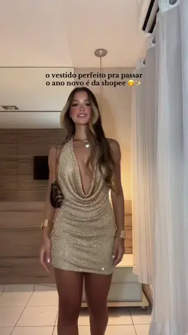 ✨ Vestido Decote em V Brilhante – R$64,47 📌 na bio tem um grupo com promoções e achadinhos exclusivos da Shopee 💫 O link está nos comentários! não consegui achar o ib da moça do vídeo, se alguém tiver por favor marca! 💗 #fyp #achadinhosshopee #promoção #viral #descontos 