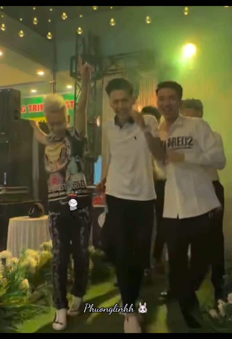 Lâuu lâu mới được đi đám cưới kiểu 😆#huyduc #huongda #hoangcuubao #ducmanh #xiang 