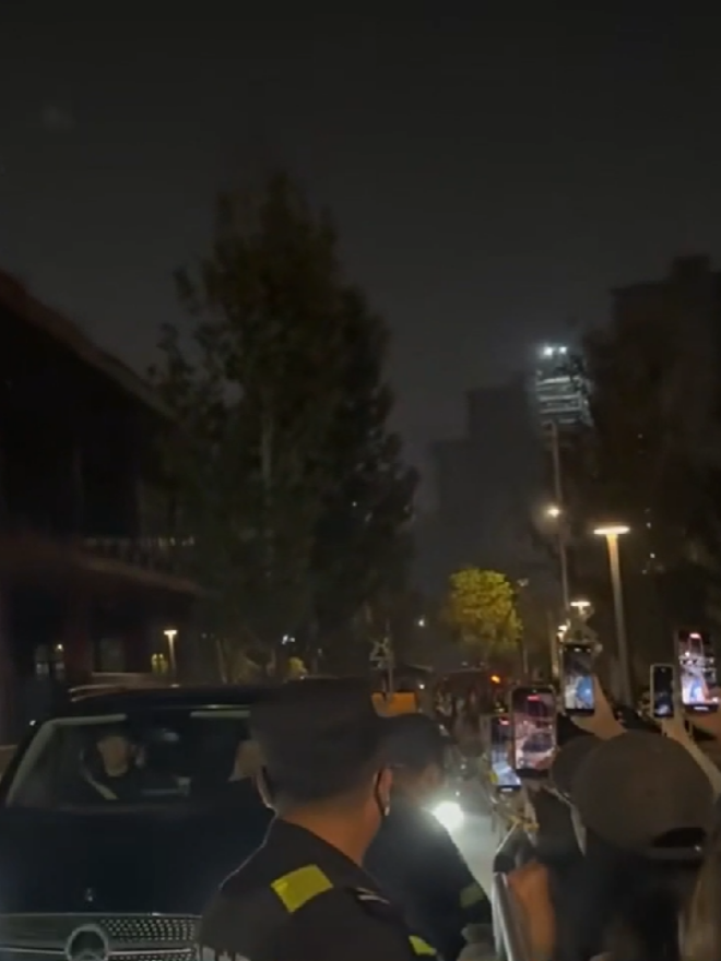 Su7 就在月月的车后面 #revengedlove #梓渝 #田雷 #郑朋 #田栩宁  